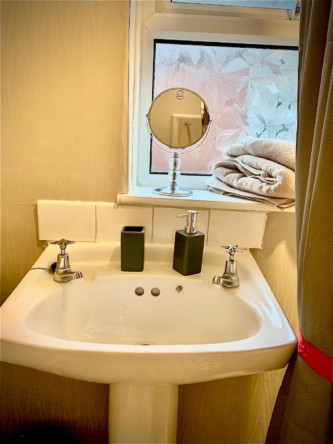 Double Room Bentilee Bucknall  Exterior photo