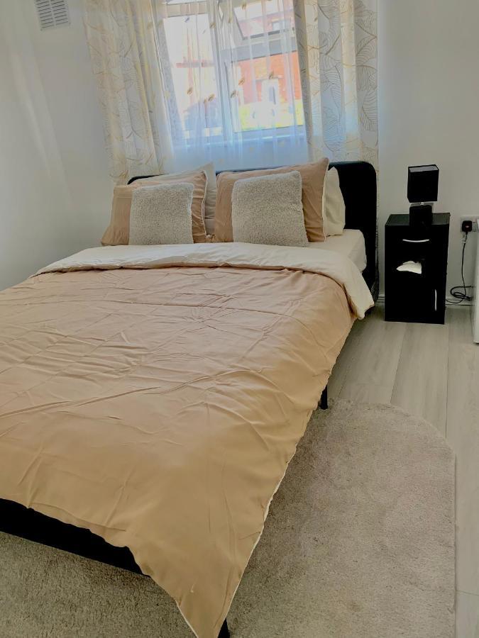 Double Room Bentilee Bucknall  Exterior photo