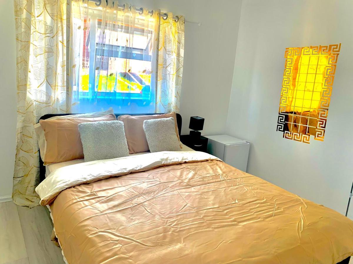 Double Room Bentilee Bucknall  Exterior photo